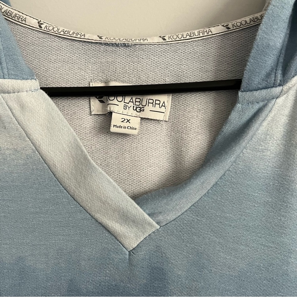 Koolaburra by UGG Light Blue Lightweight Half Sleeve Hooded Tee Shirt - Picture 5 of 5